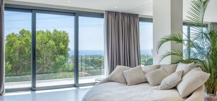 Продажа  отдельно стоящей виллы в Elviria 4