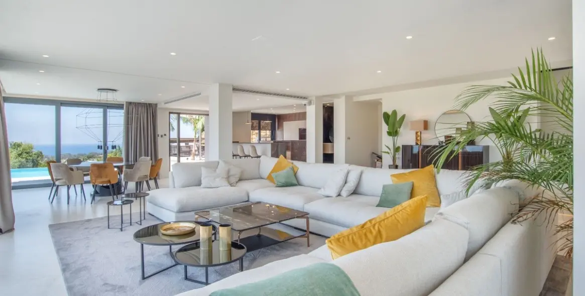 Продажа  отдельно стоящей виллы в Elviria 6