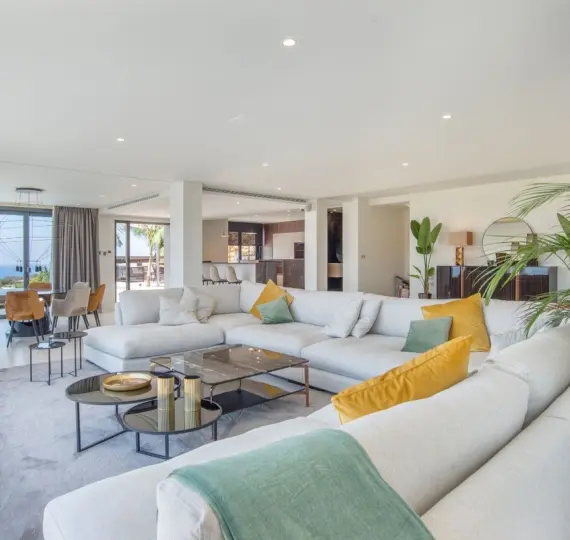 Продажа  отдельно стоящей виллы в Elviria