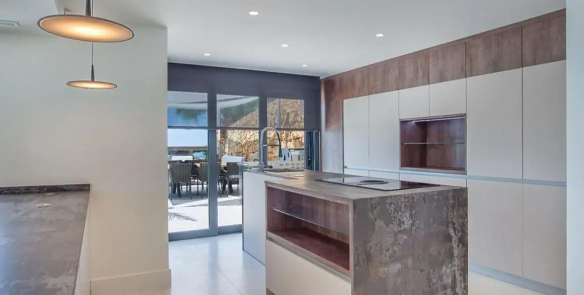 Продажа  отдельно стоящей виллы в Elviria 9