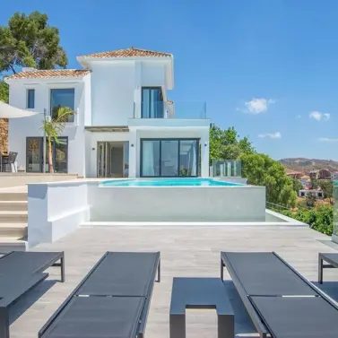 Venta de villa independiente en Elviria