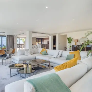 Venta de villa independiente en Elviria