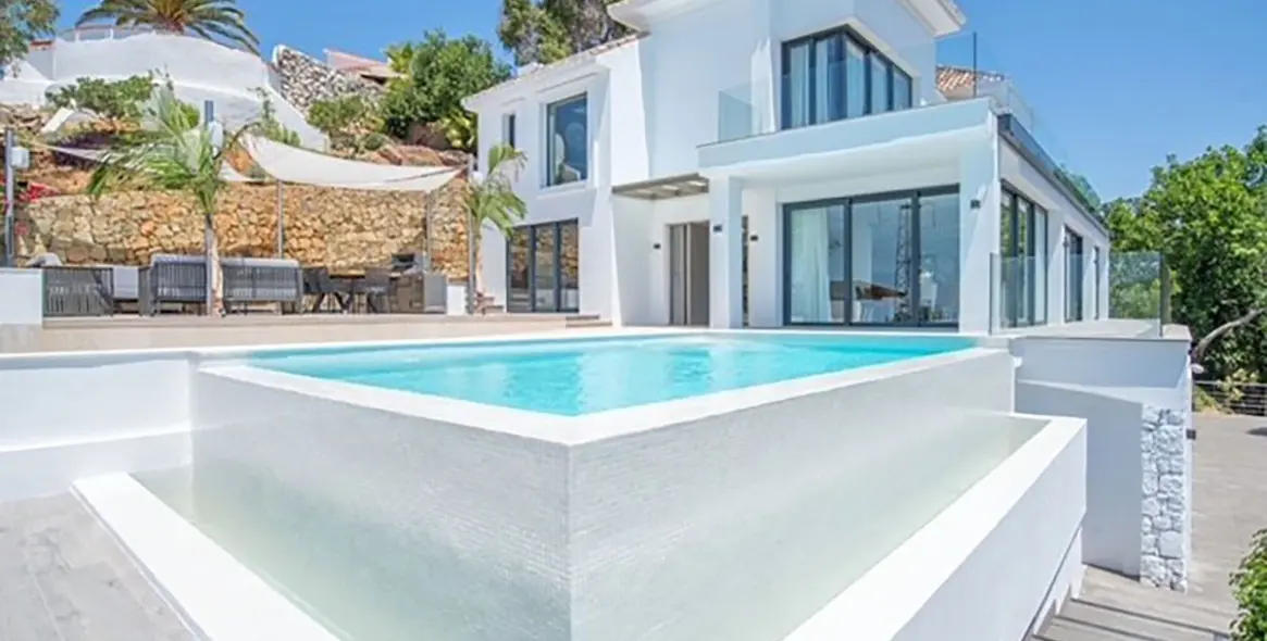 Venta de villa independiente en Elviria 30