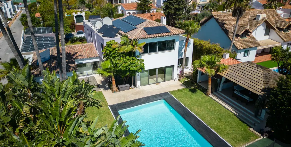 Продажа  отдельно стоящей виллы в Estepona (район Costalita) 1