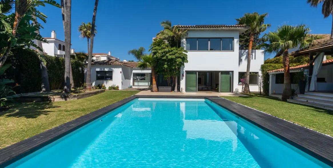 Продажа  отдельно стоящей виллы в Estepona (район Costalita) 4