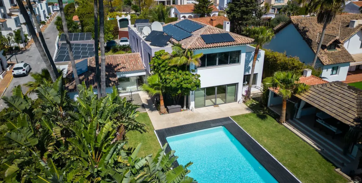 Sale of detached villa in Costalita 30