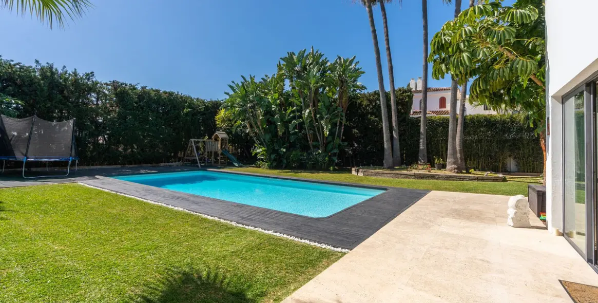 Sale of detached villa in Costalita 41