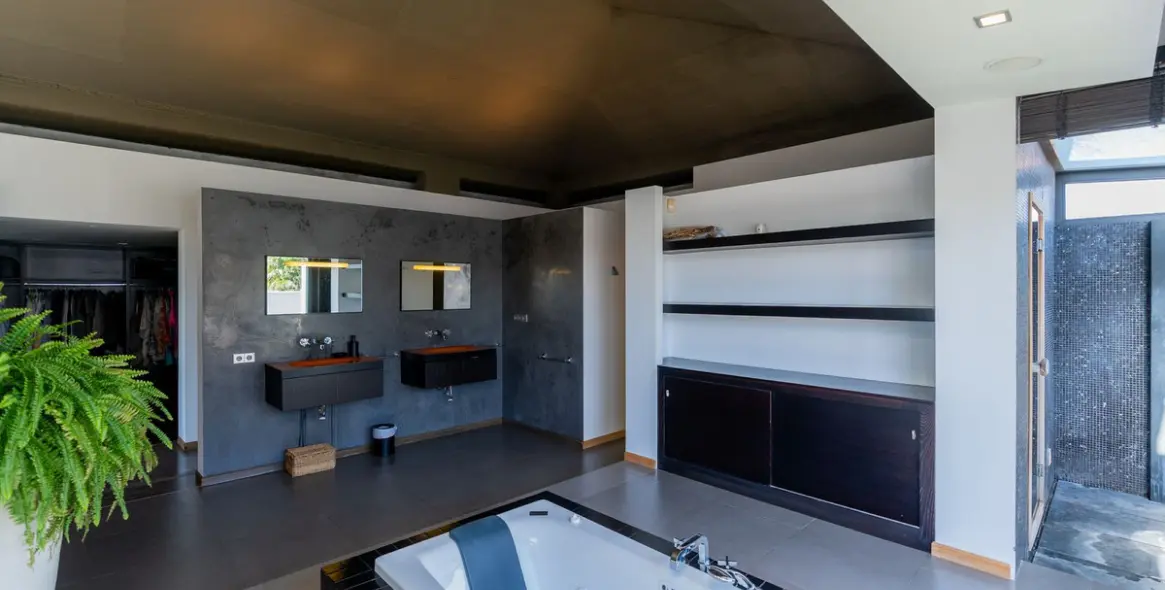 Sale of detached villa in Costalita 45