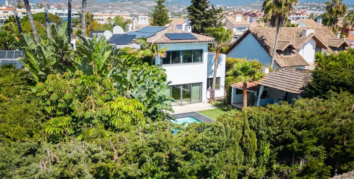 Sale of detached villa in Costalita 46