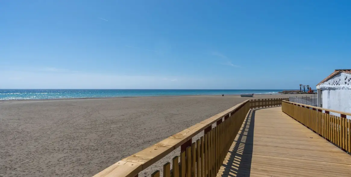 Sale of detached villa in Costalita 57