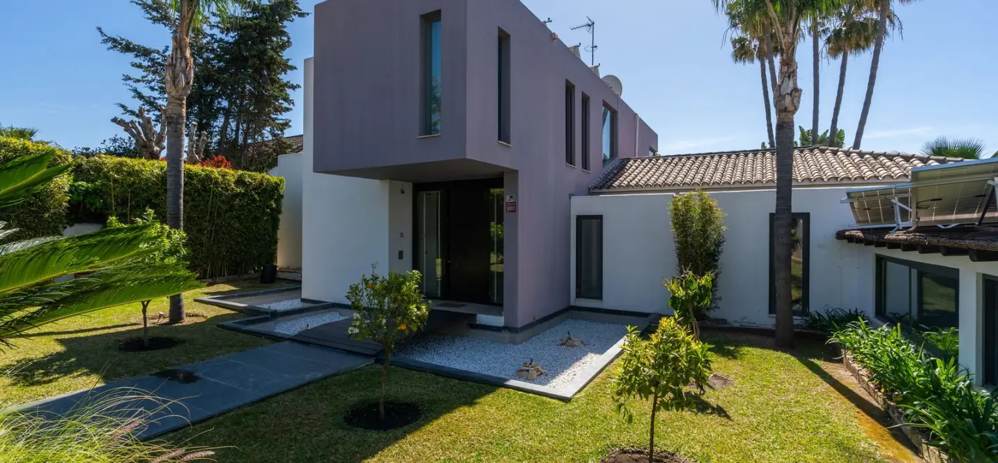 Sale of detached villa in Costalita 2