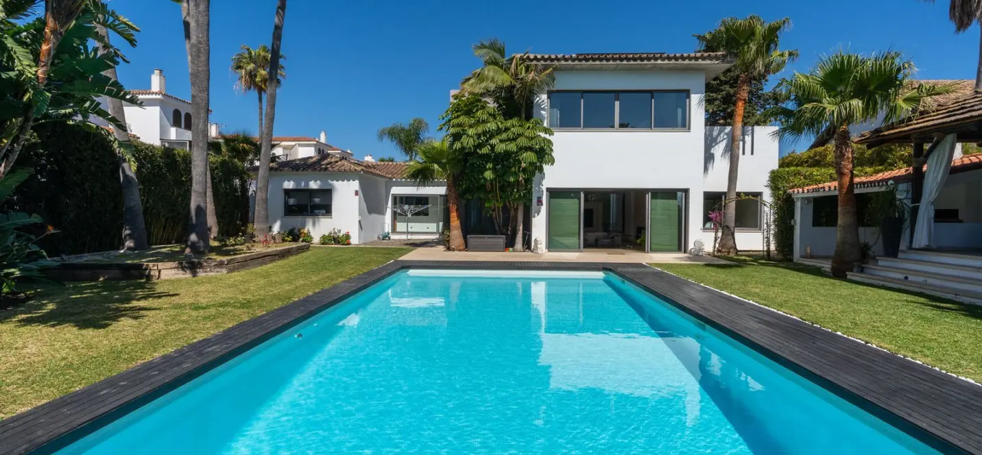 Sale of detached villa in Costalita 3