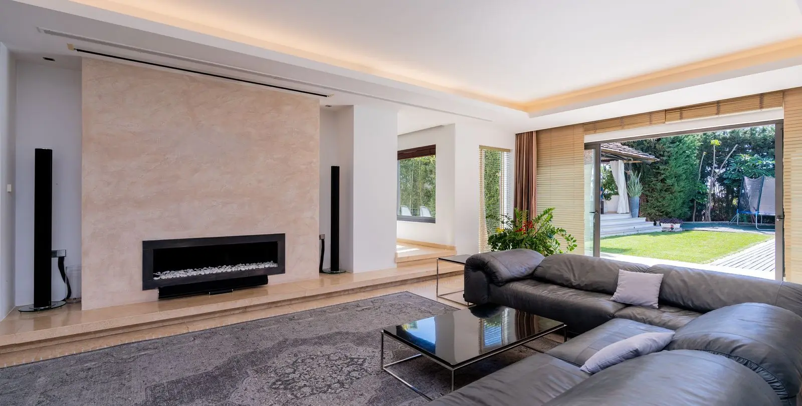 Sale of detached villa in Costalita 6
