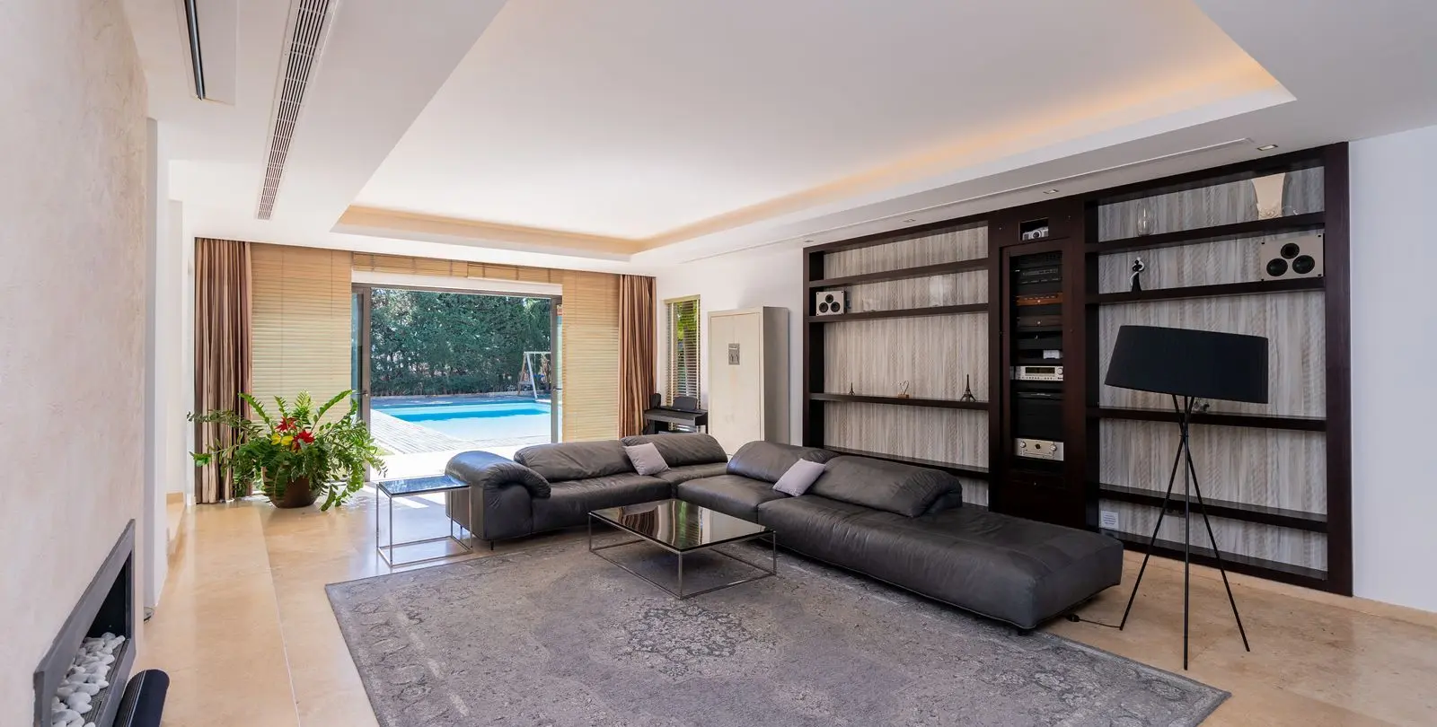 Sale of detached villa in Costalita 11