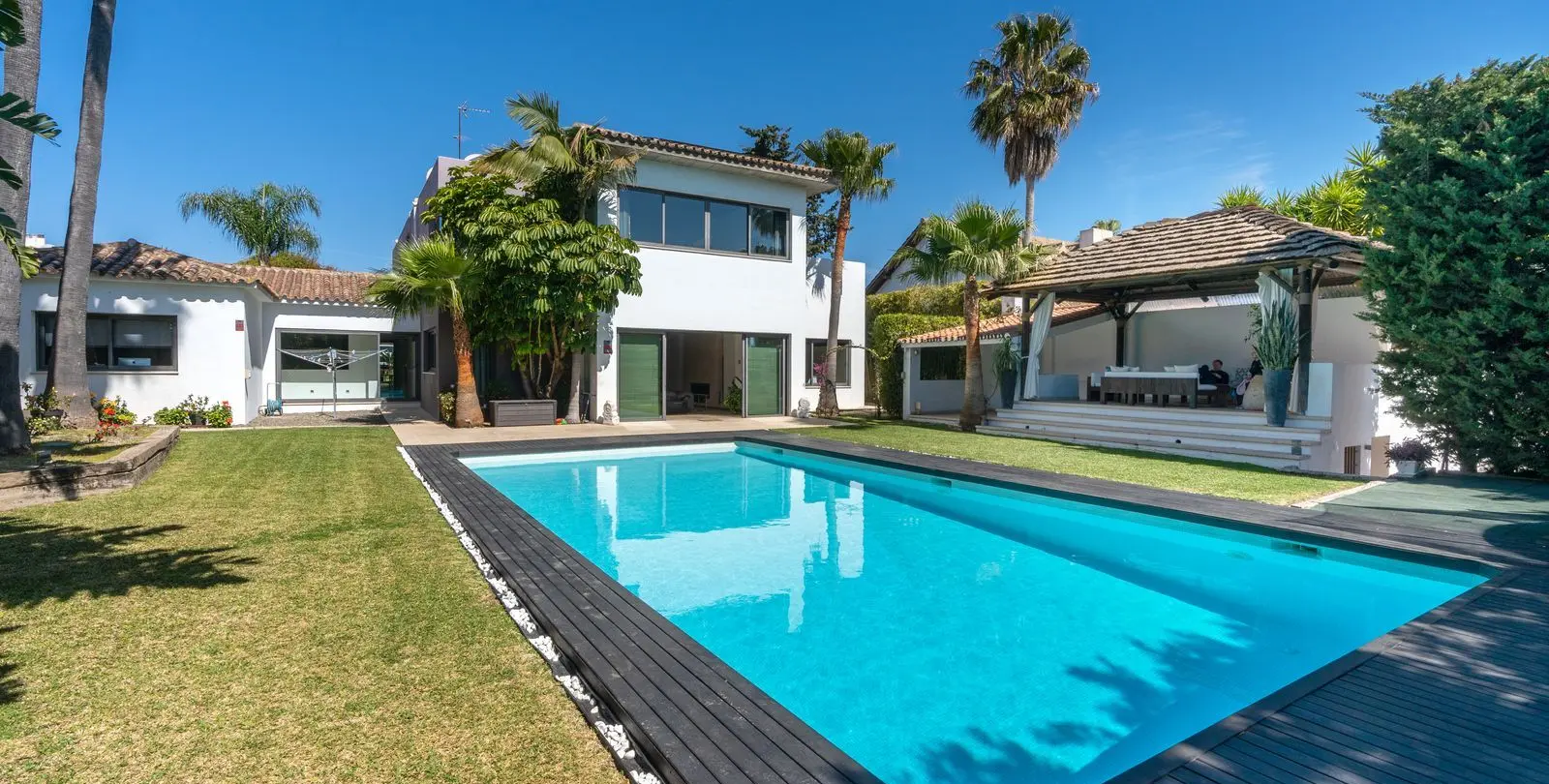 Sale of detached villa in Costalita 15