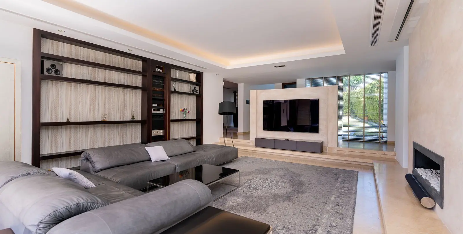 Sale of detached villa in Costalita 17