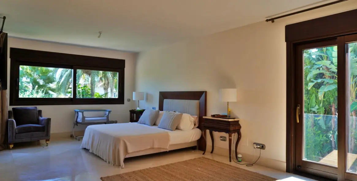 Продажа  отдельно стоящей виллы в Nueva Andalucía (район Aloha) 9