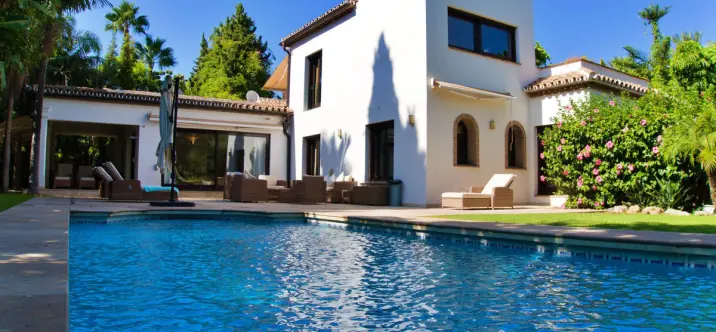 Venta de villa independiente en Aloha 1