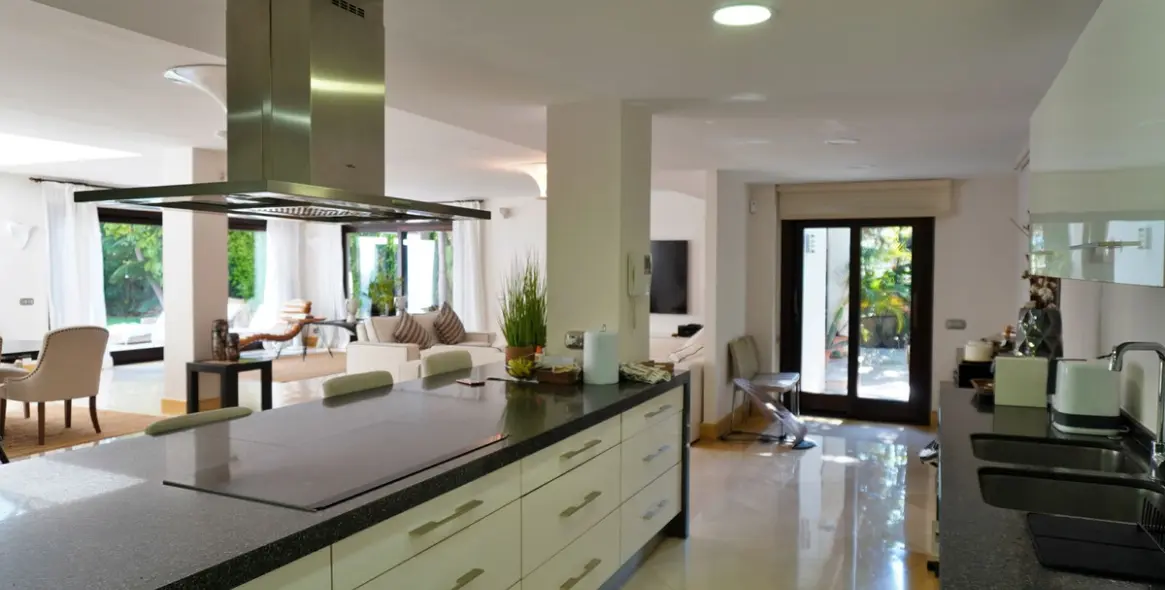 Продажа  отдельно стоящей виллы в Aloha 4