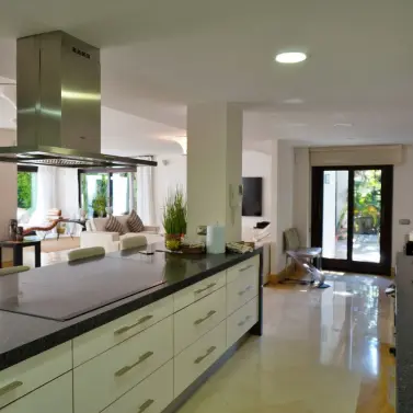 Venta de villa independiente en Aloha