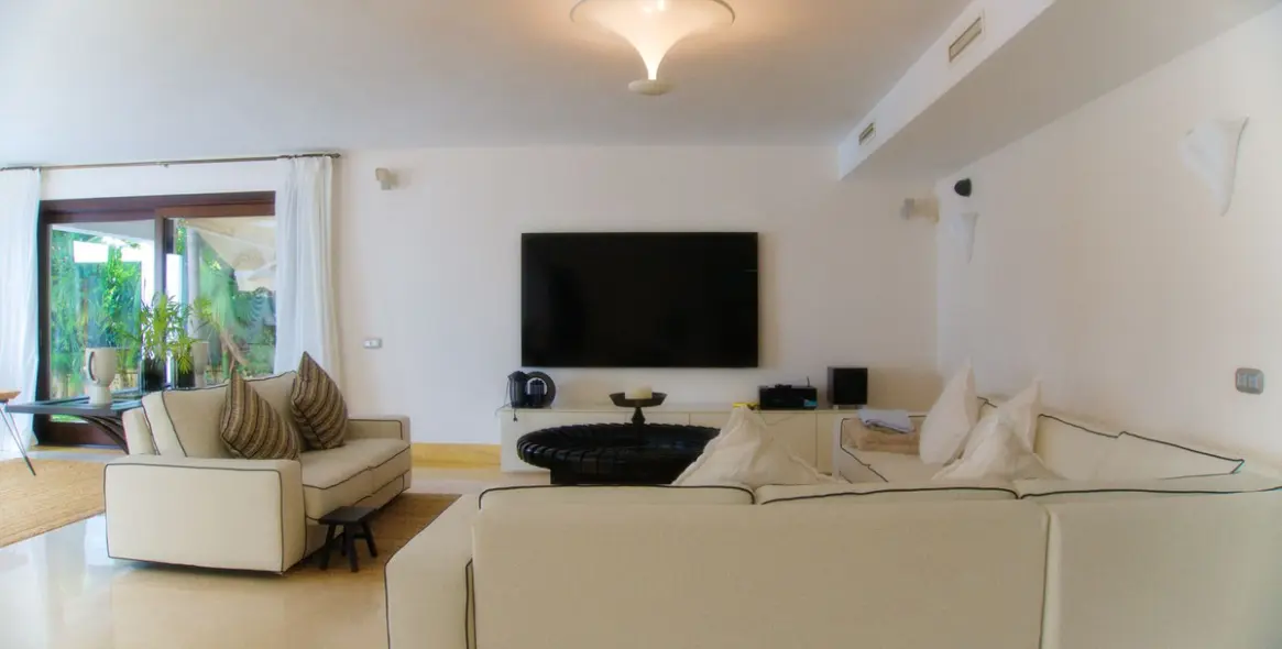 Продажа  отдельно стоящей виллы в Aloha 5