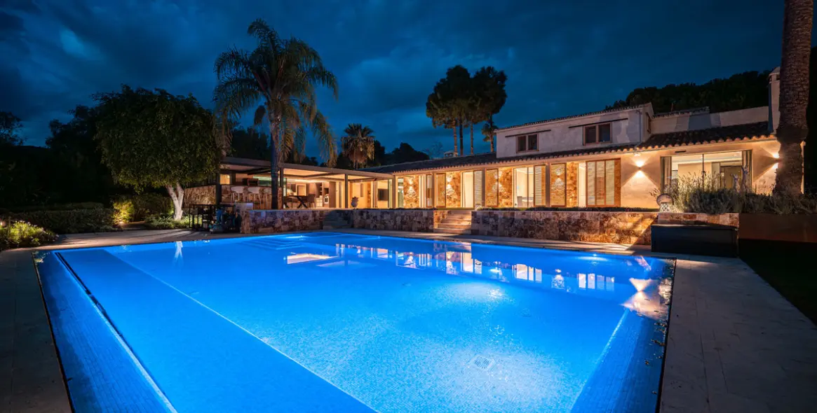 Продажа  отдельно стоящей виллы в Marbella East (район Río Real) 1