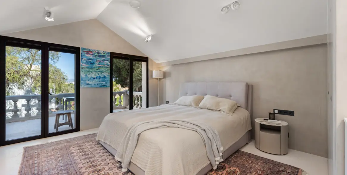 Продажа  отдельно стоящей виллы в Marbella East (район Río Real) 4