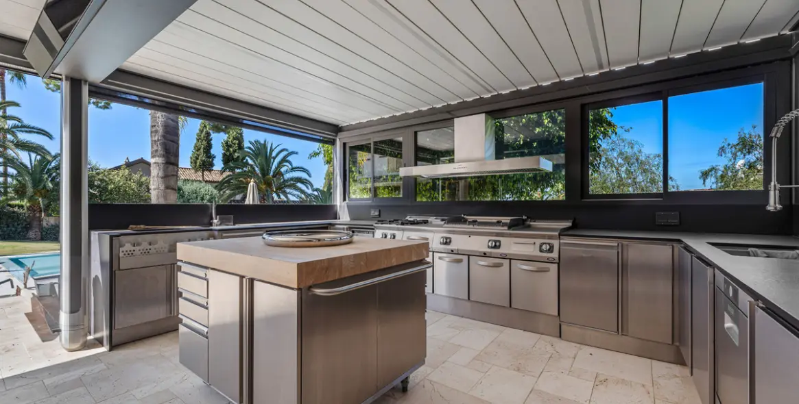 Продажа  отдельно стоящей виллы в Marbella East (район Río Real) 5