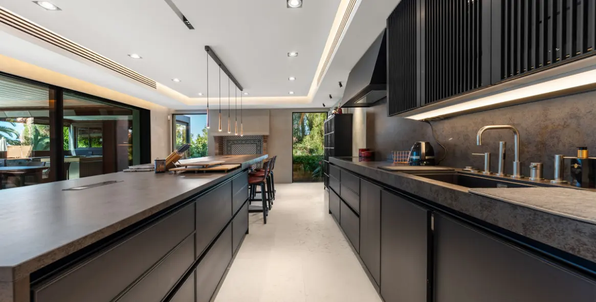 Продажа  отдельно стоящей виллы в Río Real 13