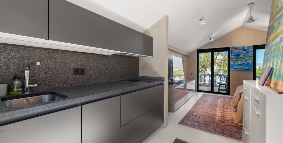 Продажа  отдельно стоящей виллы в Río Real 14