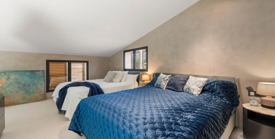 Продажа  отдельно стоящей виллы в Río Real 17