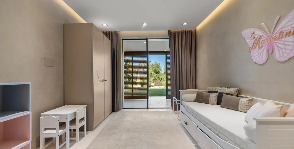 Продажа  отдельно стоящей виллы в Río Real 20