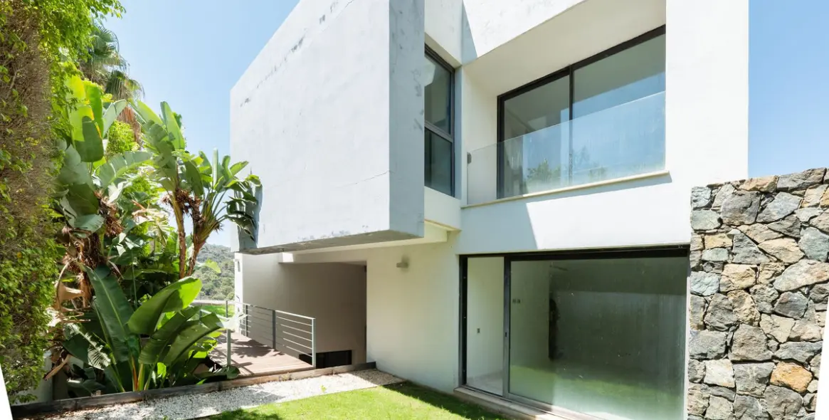 Sale of detached villa in Benahavís (district Los Arqueros) 1