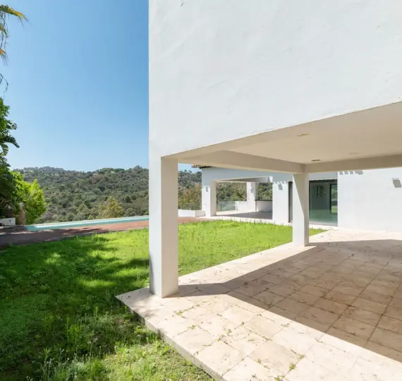 Detached villa R4826953