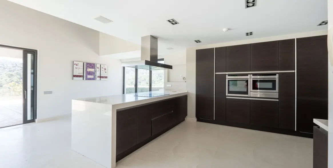 Продажа  отдельно стоящей виллы в Los Arqueros 17