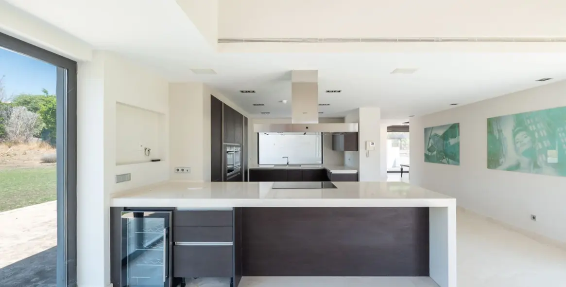 Продажа  отдельно стоящей виллы в Los Arqueros 18