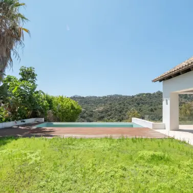 Продажа  отдельно стоящей виллы в Los Arqueros