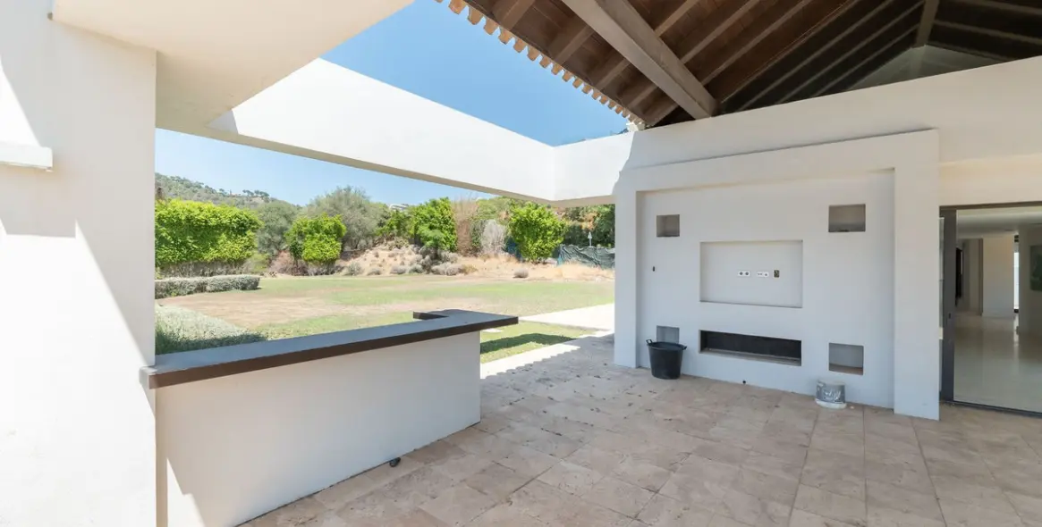 Продажа  отдельно стоящей виллы в Los Arqueros 11