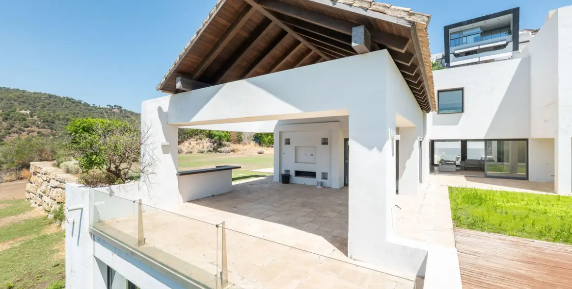 Продажа  отдельно стоящей виллы в Los Arqueros 14