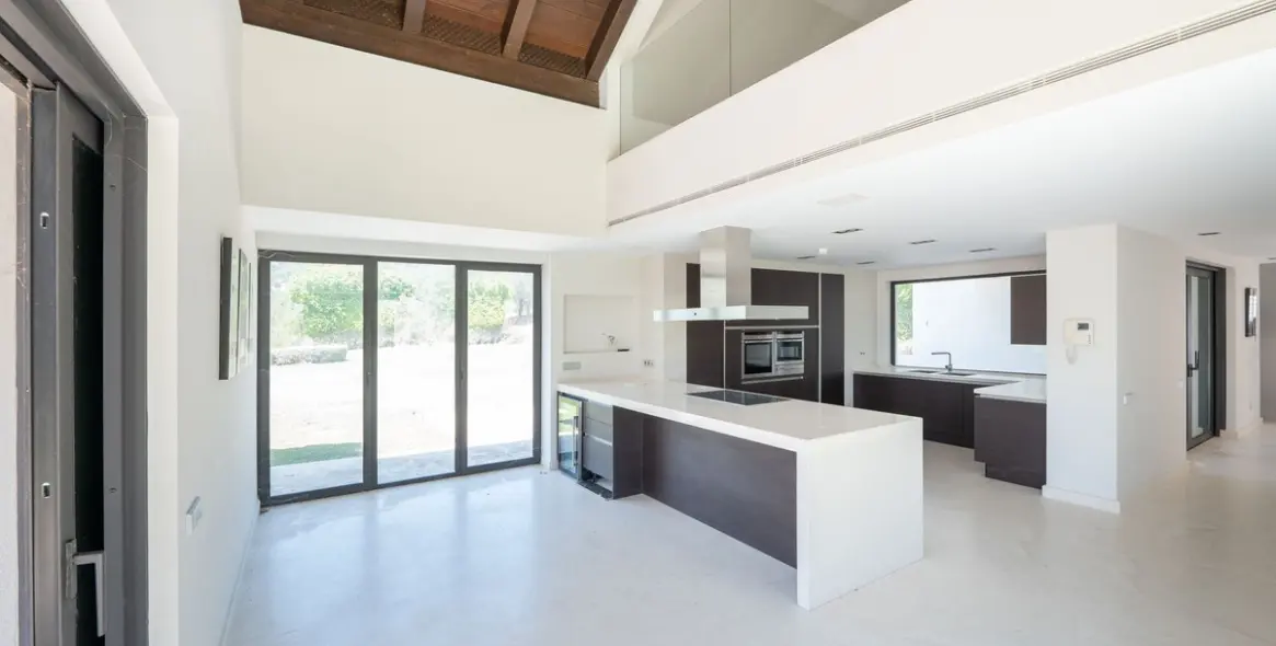 Продажа  отдельно стоящей виллы в Los Arqueros 16