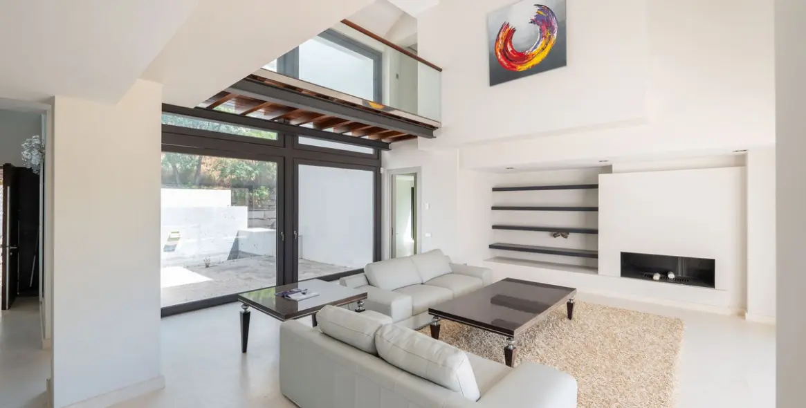 Продажа  отдельно стоящей виллы в Los Arqueros 19