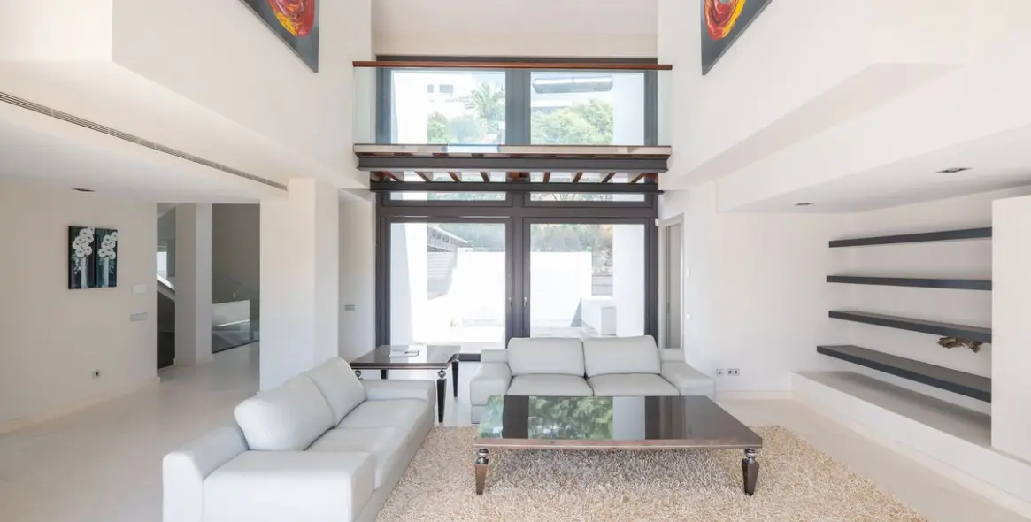 Продажа  отдельно стоящей виллы в Los Arqueros 20