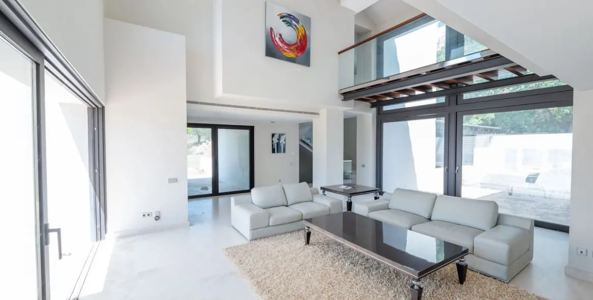 Sale of detached villa in Los Arqueros 21