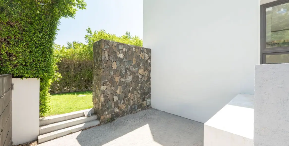 Sale of detached villa in Los Arqueros 23