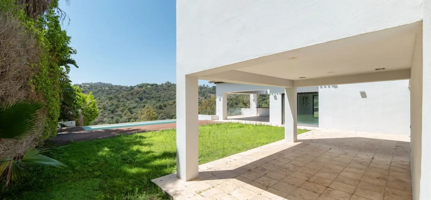 Sale of detached villa in Los Arqueros 4