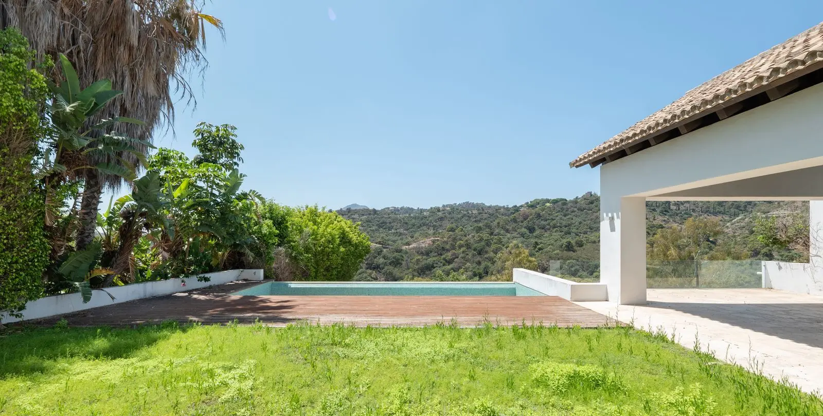 Sale of detached villa in Los Arqueros 6