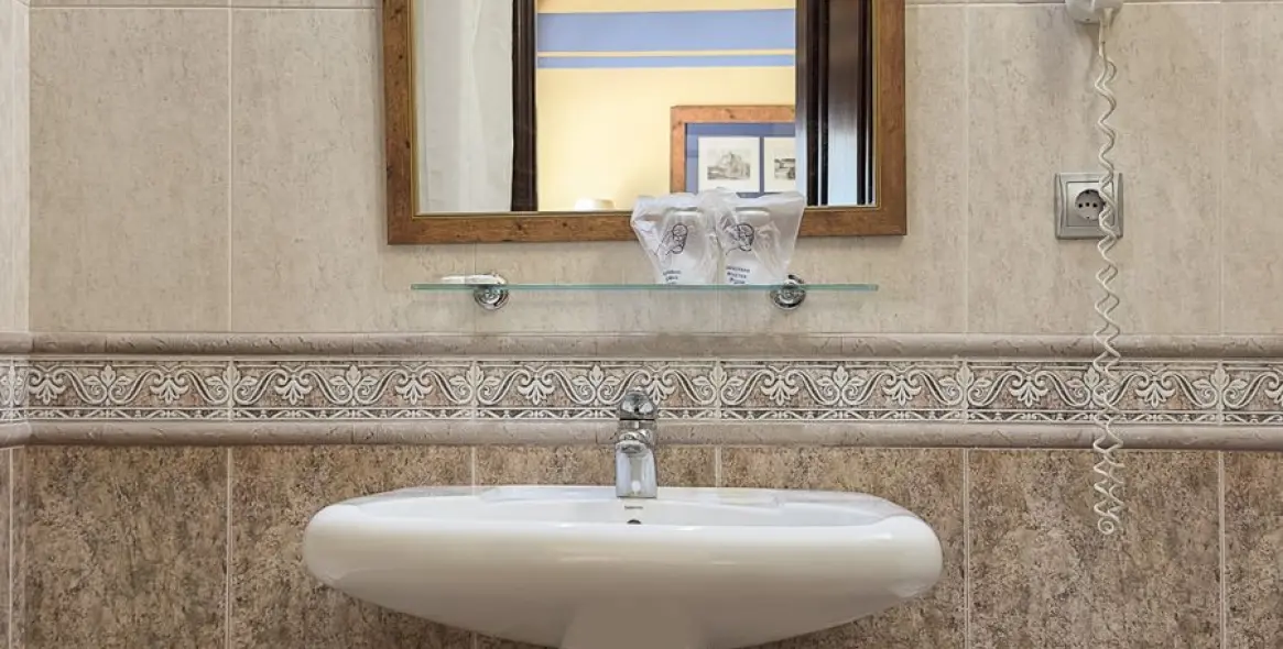 Sale of hotel in Antequera 19