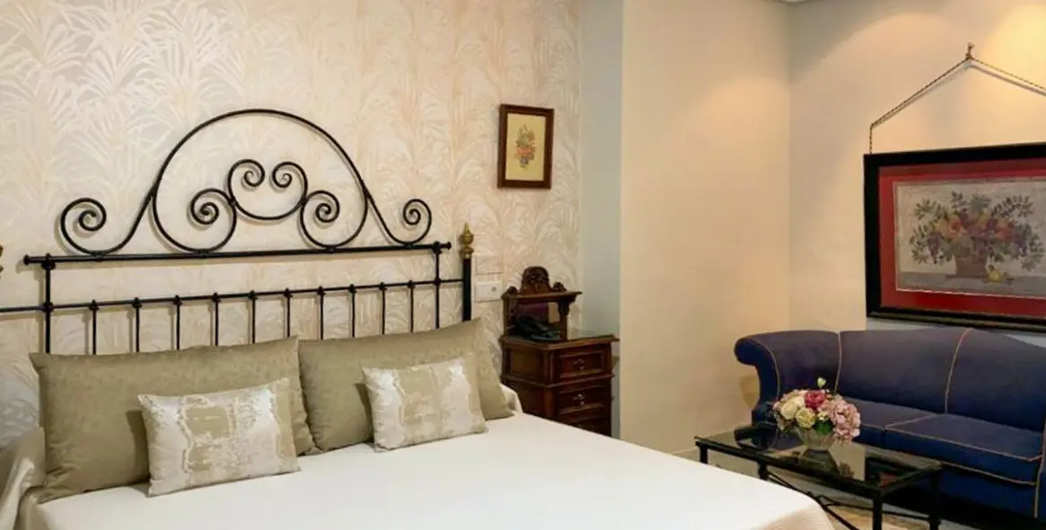 Sale of hotel in Antequera 26