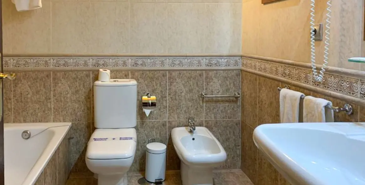 Sale of hotel in Antequera 27