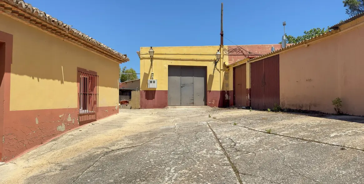 Sale of hotel in Antequera 33